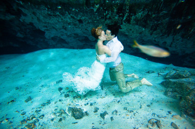 underwater bride and groom wedding photos