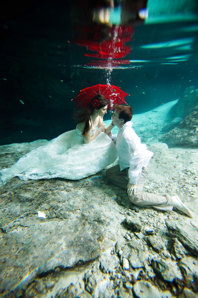 underwater wedding photos